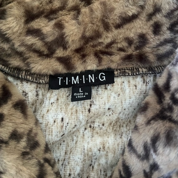 Cropped Leopard Print Sherpa Half-Zip - Picture 2 of 3